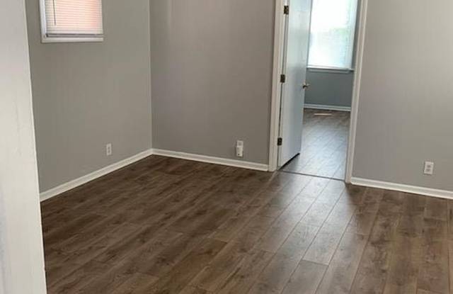Beautifully Renovated 3-Bedroom Home with Off-Street Parking in South City Gallery 3