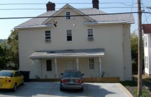 Downtown - 6 Bedroom/ 2 Bathroom Big House - Available June 4th, 2026 - 316 Willey Street, Morgantown, WV 26505