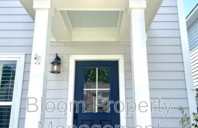 1711 Sparkleberry Ln Gallery 2