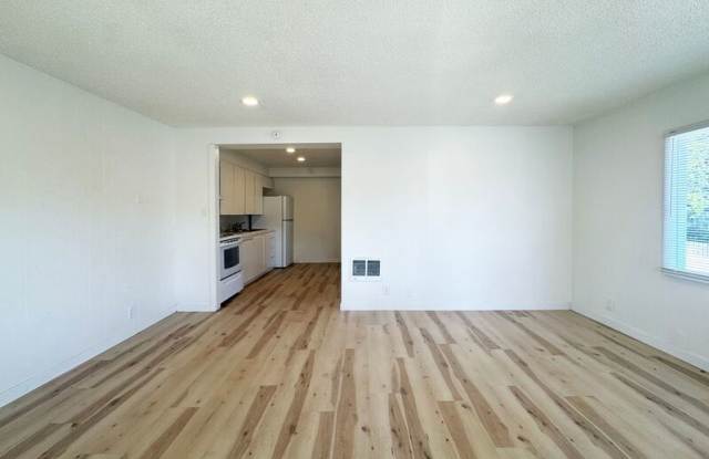 2210 West 19th Avenue Gallery 4