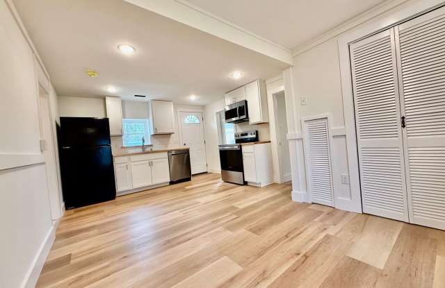 AVAILABLE NOW $1,500!!! 3 Bdrm Close to Campus! Available August 2027 $2,160 Gallery 3