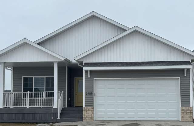 Rambler Home for Rent! - 2705 10th Street West, West Fargo, ND 58078