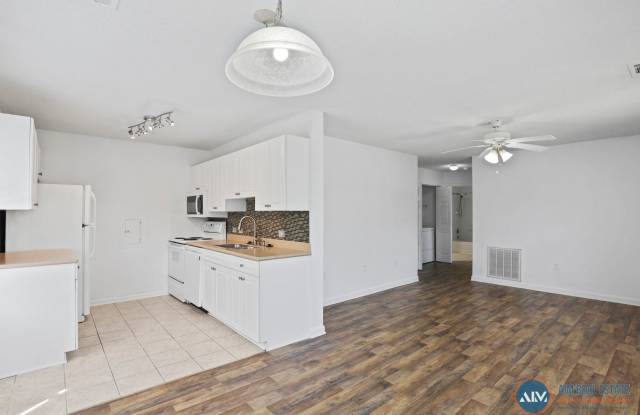 Immaculate 2-Bedroom Ground-Floor Villa in Bluffton’s Old South Villas - Available Sept 14! Gallery 1