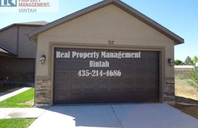 3 Bedroom Condo With 2 Car Garage. MOVE IN SPECIAL!! $400 OFF YOUR FIRST MONTH'S RENT WHEN YOU SIGN A 12 MONTH LEASE!! photos photos