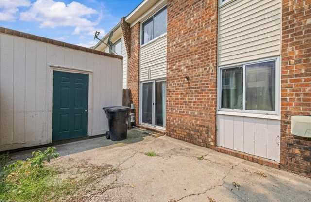 5021 Clairmont Court Gallery 2