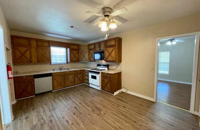 3309 Lay Avenue Groves, Texas 77619 Gallery 3