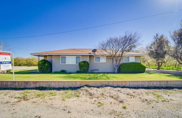 Farmhouse in NW Bakersfield photos photos