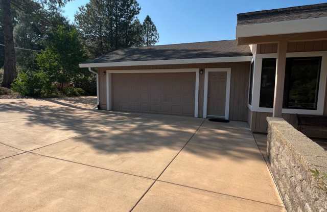 Fully Furnished LAKE FRONT home in lake of the pines! 6 month lease! Gallery 4