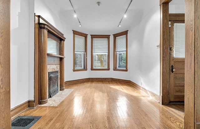 2439 N Seminary Avenue Gallery 2