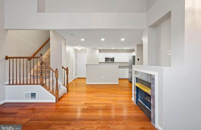 177 MARTIN Lane Gallery 3