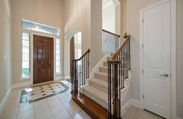 60 Emerald Pond Drive Gallery 4