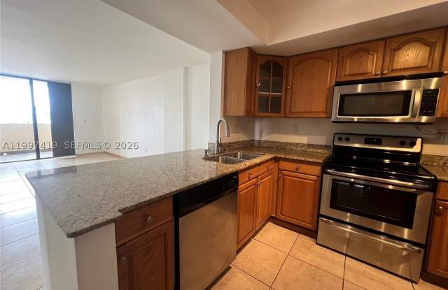 7125 Bay Dr Gallery 4