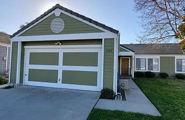 Move in Ready, single story 3 Bed / 2 Bath with Huge Backyard! Gallery 3
