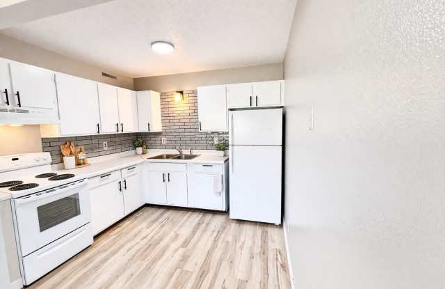 1200 Meadow Ln photos photos