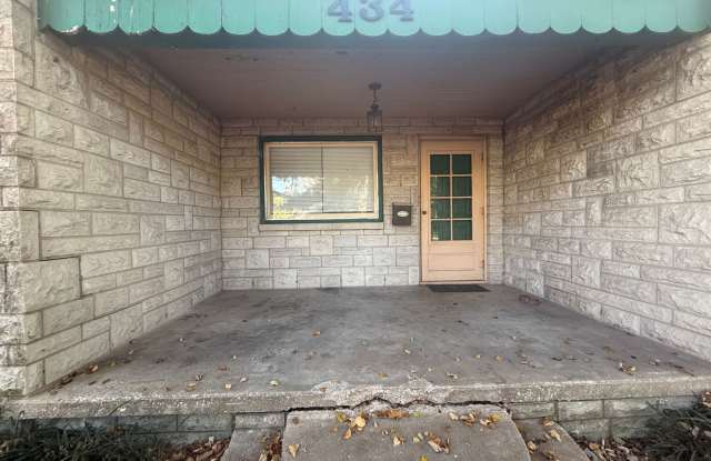 2 Bedroom 1 Bath with Bonus Room AVAILABLE NOW!!! Gallery 3