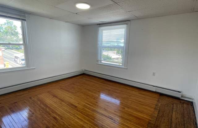 Two-bedroom 3rd floor updated apartment for rent -$1300 Pittsfield Gallery 4