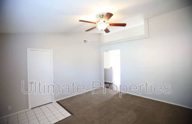 10407 W Medlock Dr Gallery 2