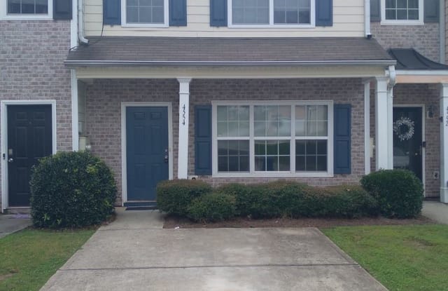 4554 Parkway Circle - 4554 Parkway Circle, East Point, GA 30349