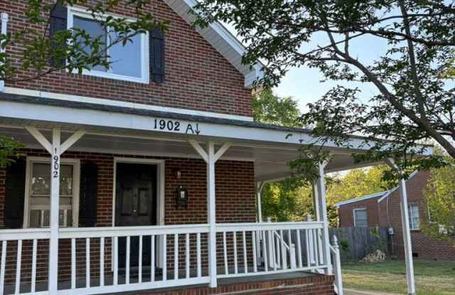 1902 Franklin Ave photos photos