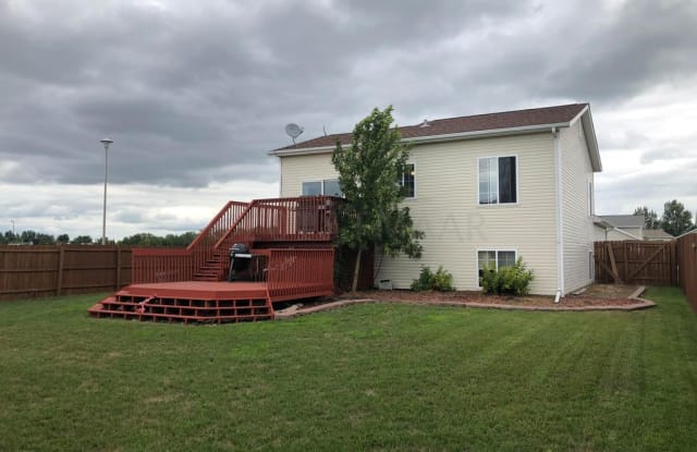 3903 34th St S - 3903 34th St S, Fargo, ND 58104