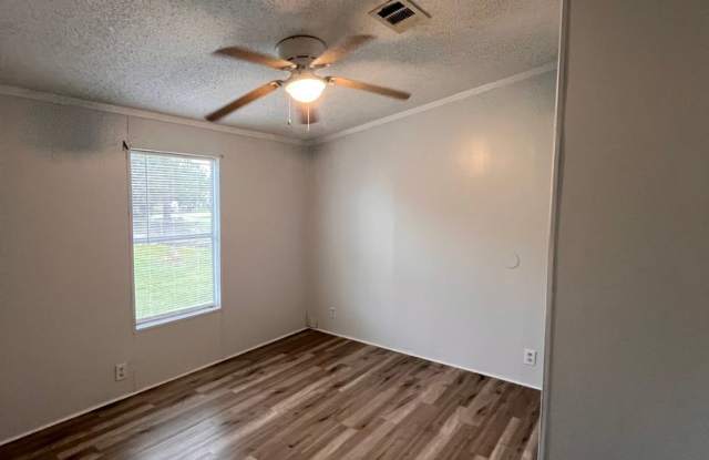 Home in South Lowndes County Gallery 4