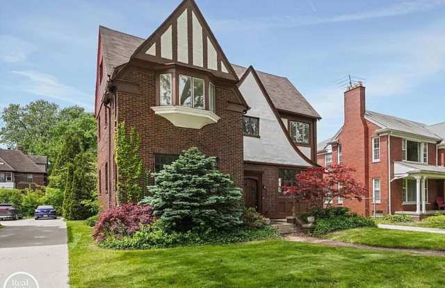 Charming 4BR House in Grosse Pointe Gallery 3