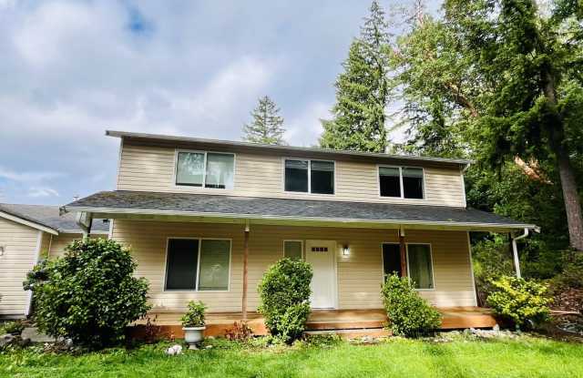 5 Bedroom Silverdale home with View! - 1943 Northwest Nuthatch Way, Silverdale, WA 98383