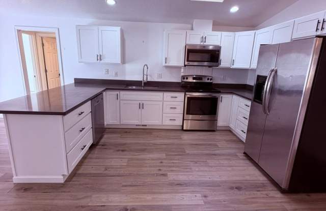 Single story 3 Bed Room 2 Bath 2 Car Garage ,AC in the home Gallery 3