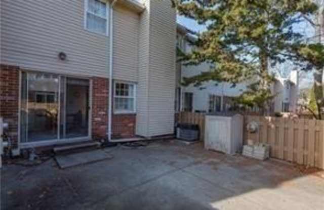 5117 Buckingham Drive Gallery 4