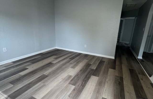 Beautiful 3BR/1BA Lakeland Home with Huge Backyard! Gallery 4