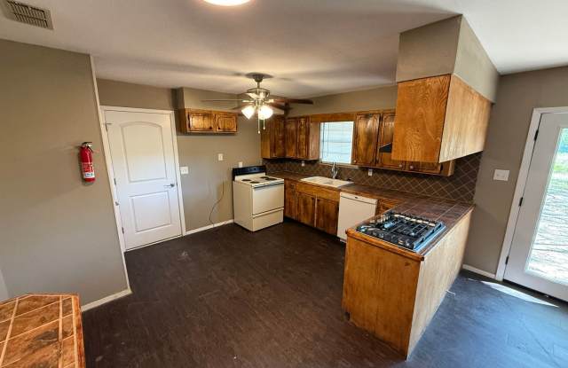 Updated 4-bed/2-bath! Gallery 4