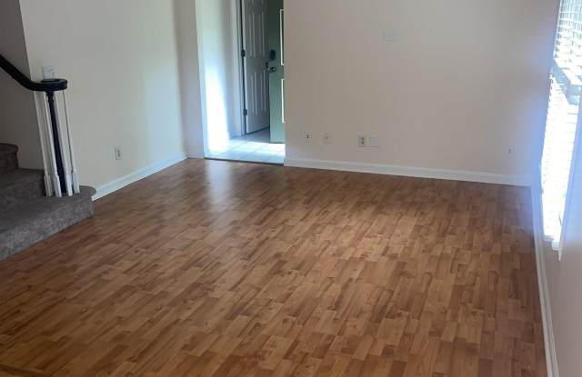 3016 Live Oak Gallery 4