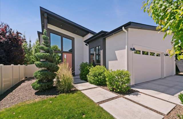 Modern Luxury Meets Everyday Comfort in Meridian photos photos