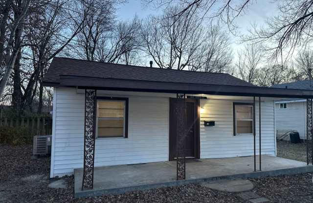 Available Now! 3-Bed, 1-Bath Central Springdale Home with Fenced-In Yard photos photos