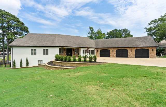HAMPSTEAD - OLDE POINT - Spacious and Modern Home with Boat Dock! - 304 Gull Road, Pender County, NC 28443