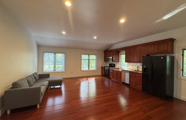 108 Comstock Hill Avenue photos photos