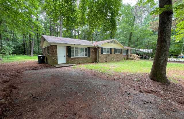 Fantastic location near downtown Pittsboro for this 2br duplex photos photos