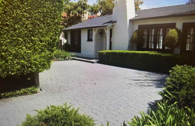 204 South Clark Drive Gallery 3