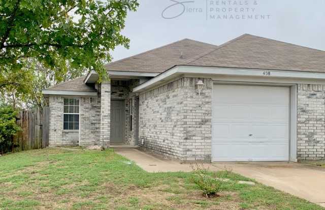 Cute As A Bug! 2 Bedroom, 2 Bathroom, 1 Car Garage Townhome Gallery 1