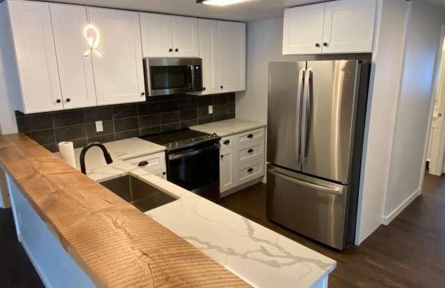 Custom Built Upstairs Private Apartment in Lakeside photos photos
