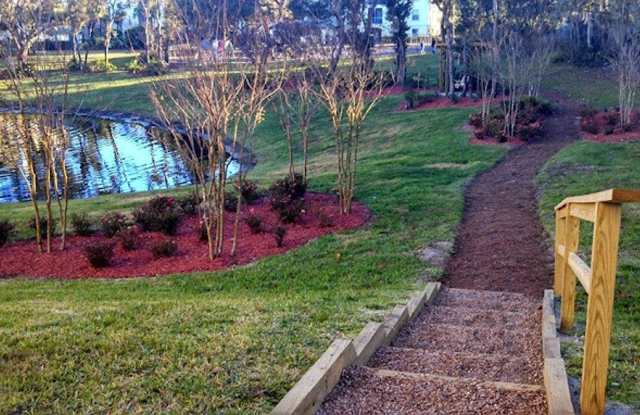 4/2 Condo with Garage in Gated Community! Gallery 2