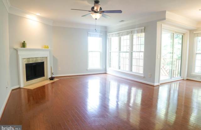 2816 EMMA LEE Street unit: 301 photos photos 2816 EMMA LEE Street unit: 301 photos photos