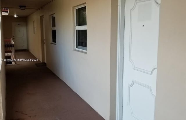 9411 Evergreen Pl - 9411 Evergreen Place, Davie, FL 33324