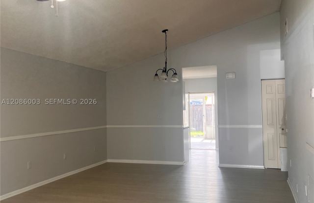 20119 NW 36th Ct Gallery 2