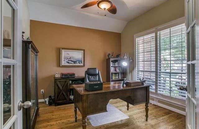 930 Crestmoor Drive Gallery 4