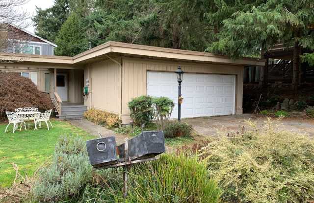 Perfect DT Bellevue location! - 10406 Northeast 16th Place, Bellevue, WA 98004