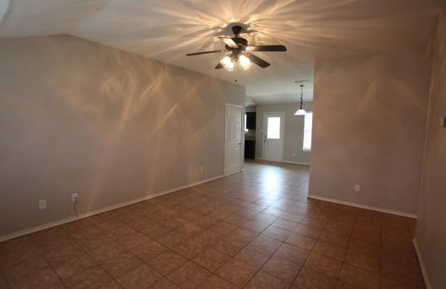 2 Bedroom Duplex for Rent in Lindale! Gallery 3
