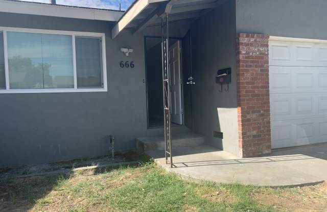 666 Kings Ln - 666 Kings Lane, Manteca, CA 95336