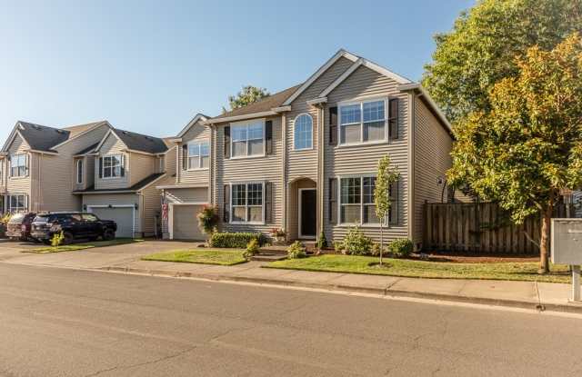 Desirable Applewood Park 4 Bedroom 2.5 Bathroom Home Available April 23!!! Gallery 3
