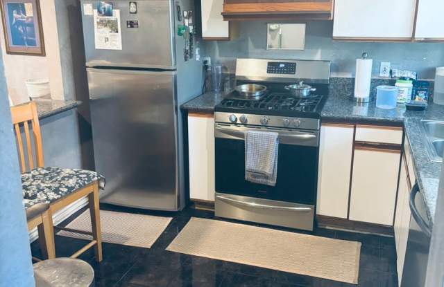 Resort-Style Private Rooms in Guarded Tara Hill Complex | Prime Culver City Location Gallery 3
